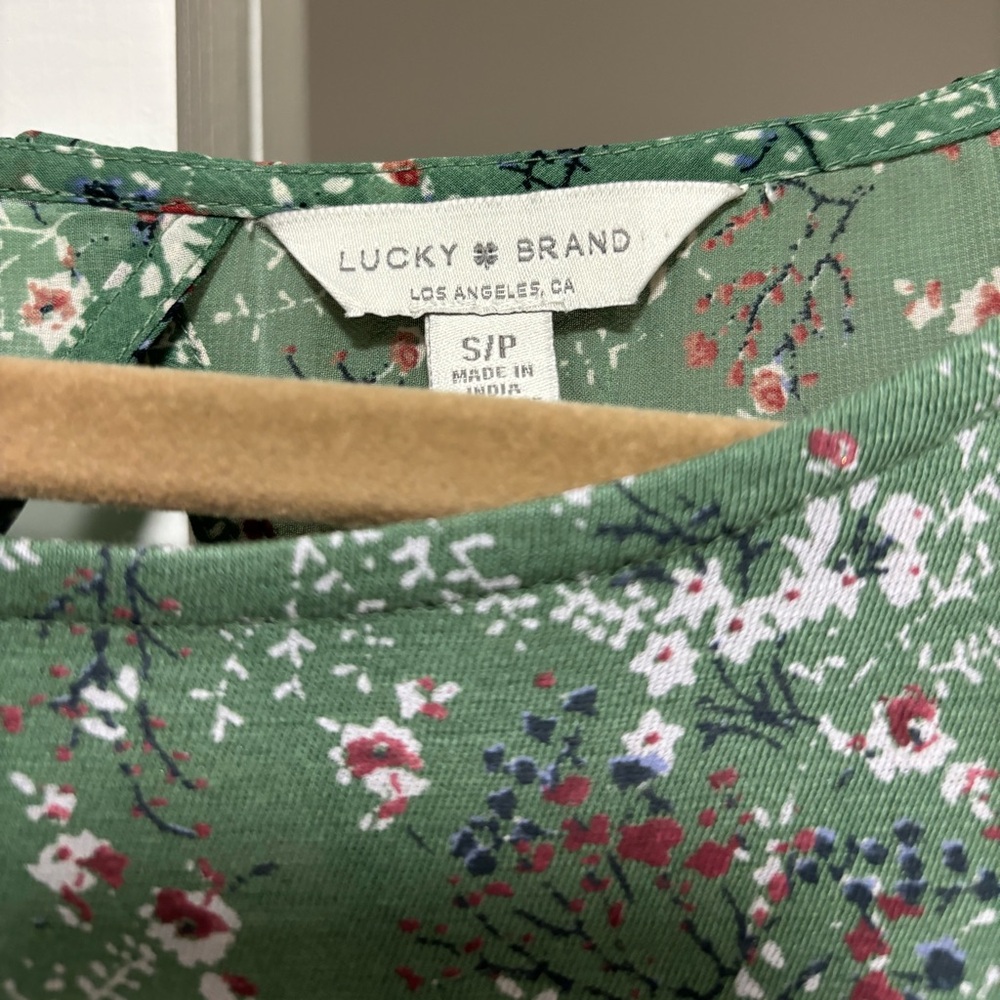 Lucky Brand Flutter Sleeve Floral Print Top Green - Picture 8 of 9